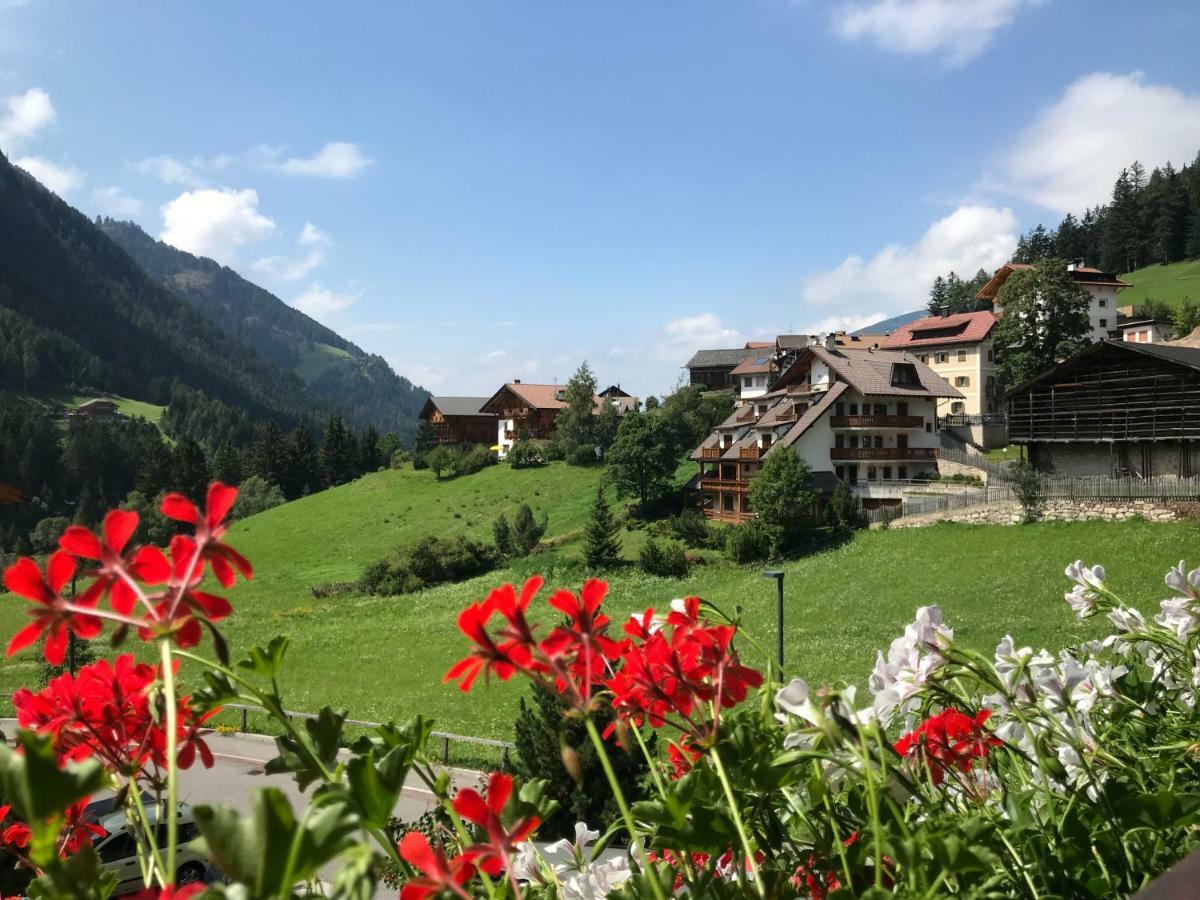 Apartments Vaiolet Santa Cristina Val Gardena Exterior foto